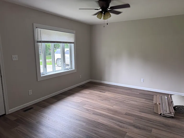319 W Hickory Dr — Photo 3