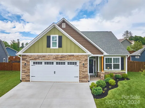 19 Lyndon Cir, Arden, NC 28704