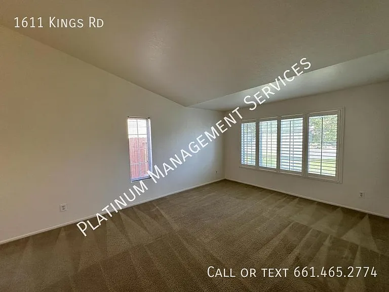 1611 Kings Rd — Photo 2