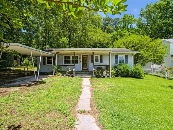 196 Beach Dr, Hartfield, VA 23071