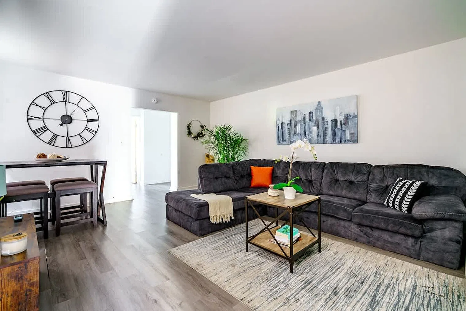 1 bed, 1.0 bath, 742 sqft, $3,065 — Photo 4