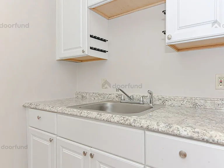 28 Prescott St #6 — Photo 5