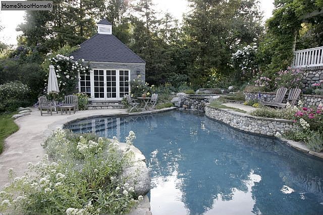 Pool house