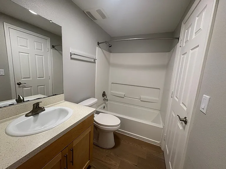 Villa Del Sol Apartments — Photo 77