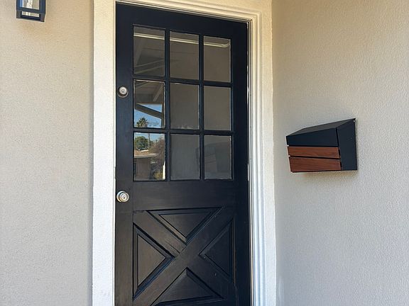 Lit entry with mailbox