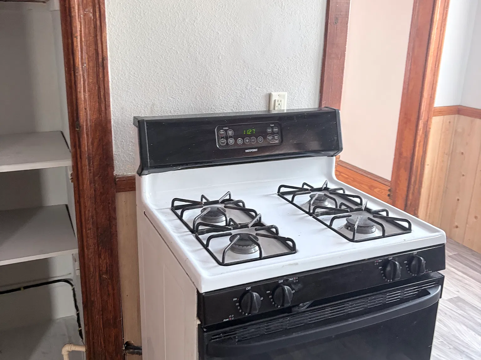 2 bed, 1000 sqft, $1,800 — Photo 3