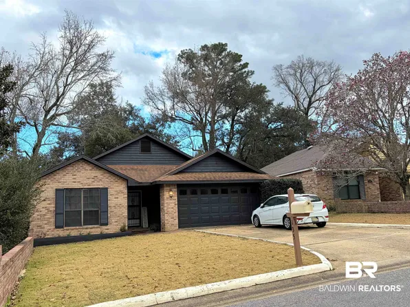 135 Lakeshore Dr, Daphne, AL 36526