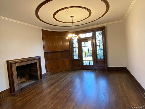 4th image of 940 Smith Ln