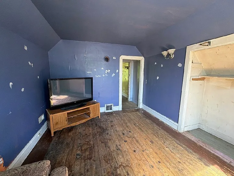 721 S Matthew St — Photo 14