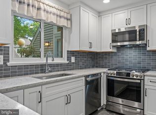 1428 Yellowwood Ct, Reston, VA 20190
