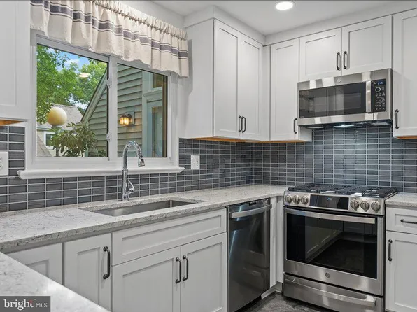 1428 Yellowwood Ct, Reston, VA 20190