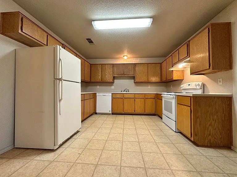 2604 Alma Dr — Photo 9