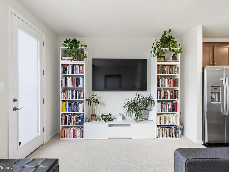 3469 Carnaby St — Photo 10
