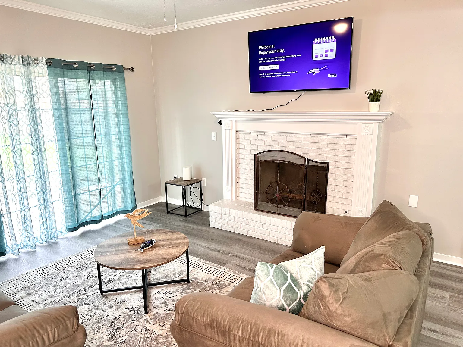 2 bed, 1260 sqft, $4,900 — Photo 2
