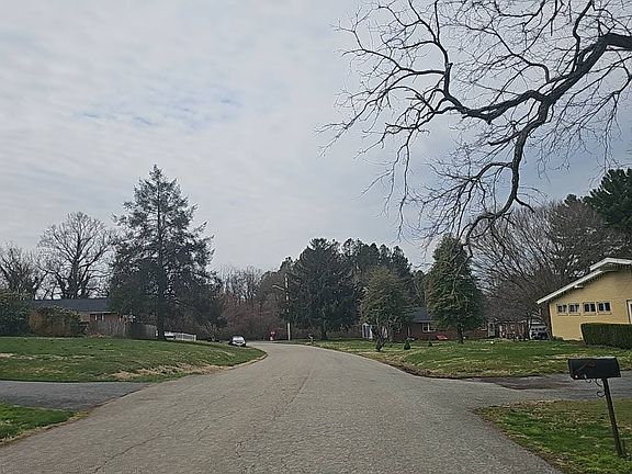 5th image of 103 Creswell Ave