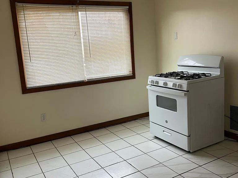 224 Hamilton St #2R — Photo 6