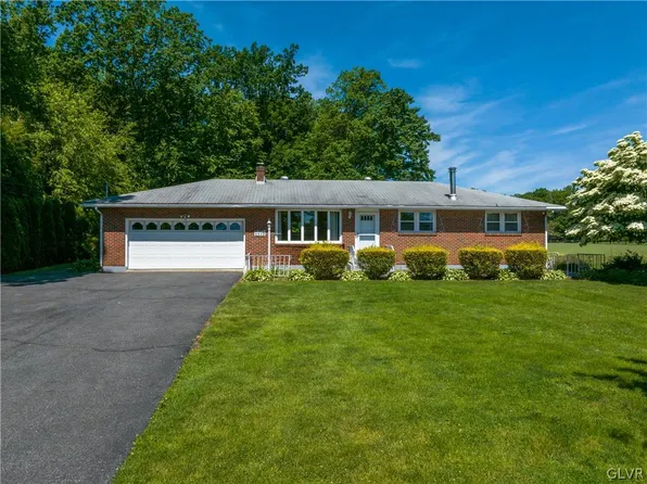 405 Moorestown Dr, Bath, PA 18014