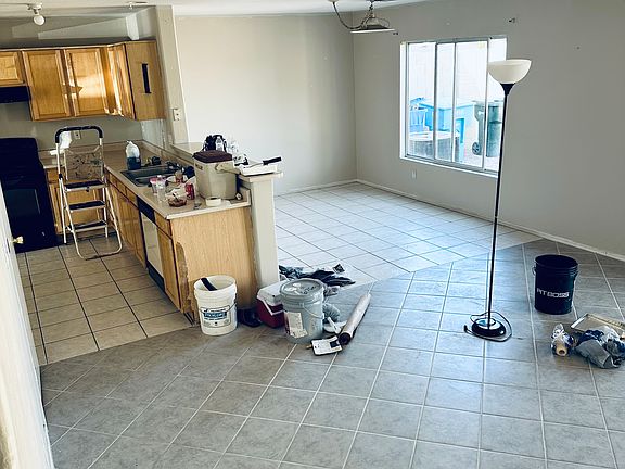 3rd image of 11204 W Calle De La Luna