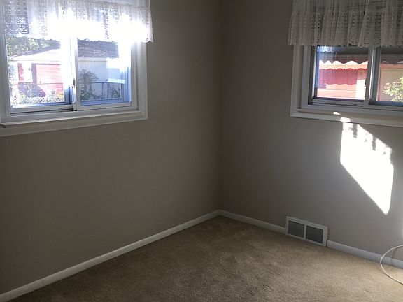 3rd image of 473 Belton St