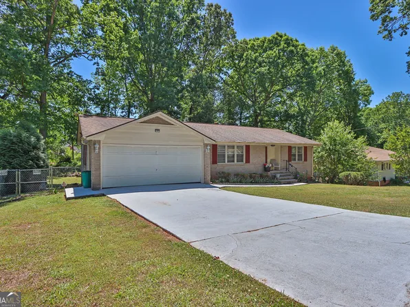 2906 Castle Dr, Lawrenceville, GA 30044