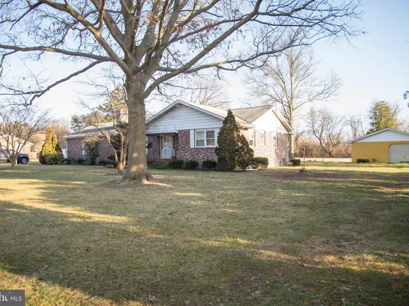 362 Griscom Dr, Mannington, NJ 08079