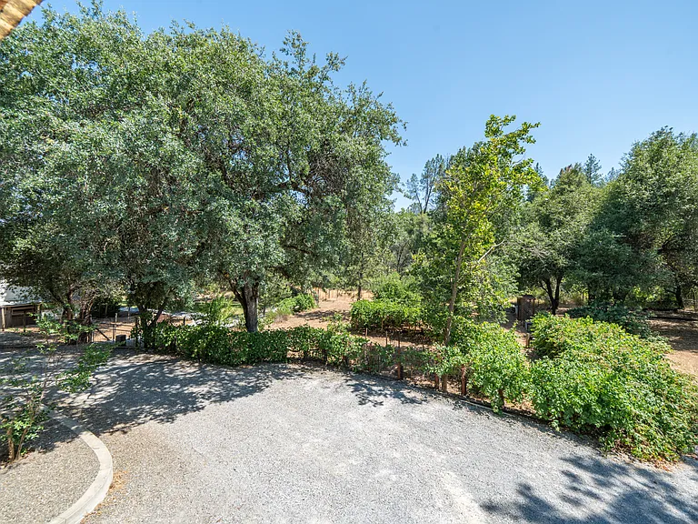 17659 Melwood Ln — Photo 48