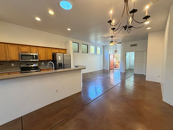 5th image of 1401 E English Ivy Ct