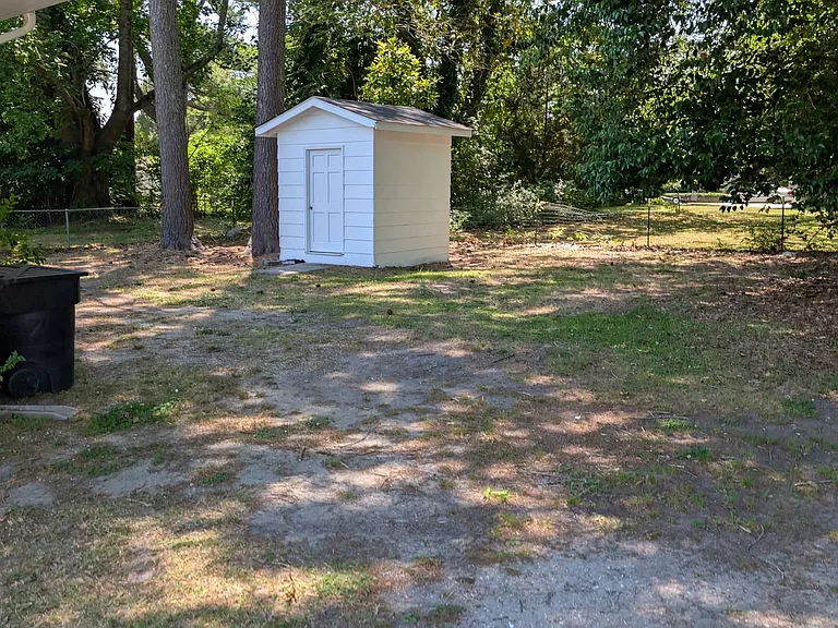711 Herrington Rd — Photo 9