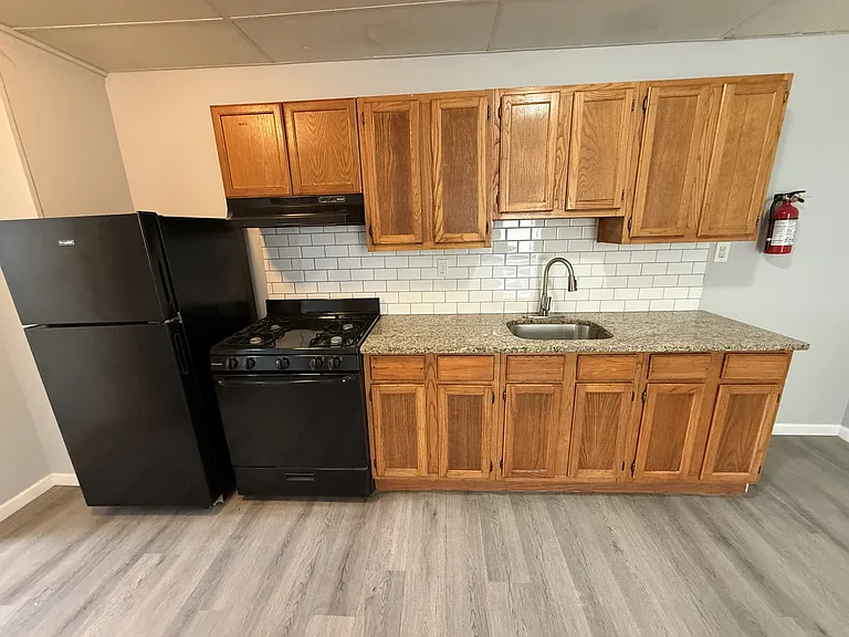 1107 Louis St #C — Photo 9
