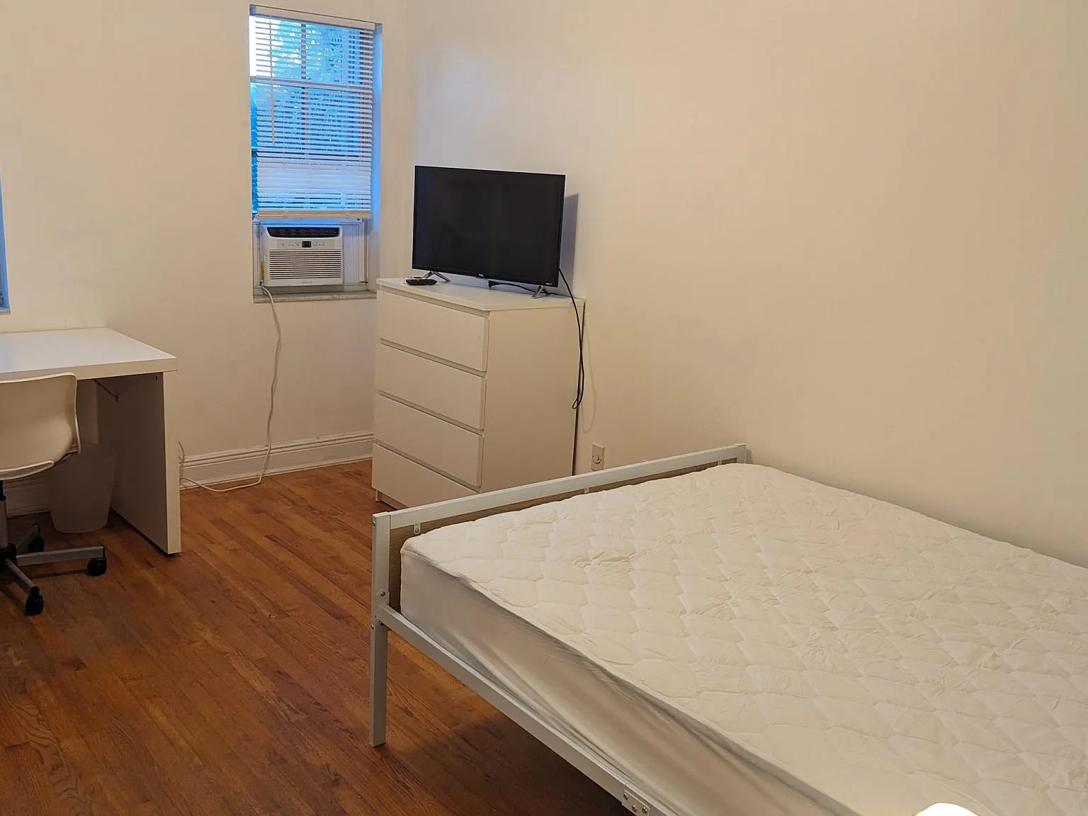 1 bed, 280 sqft, $1,350 — Photo 2