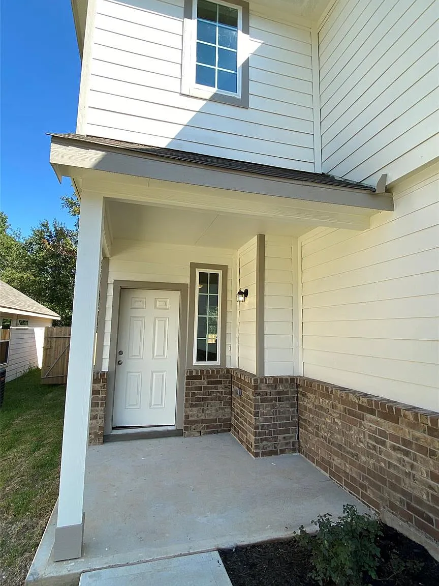 4 bed, 2.5 bath, 1947 sqft, $1,950 — Photo 4