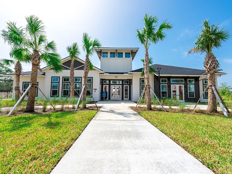 Flagler Crossing — Photo 8