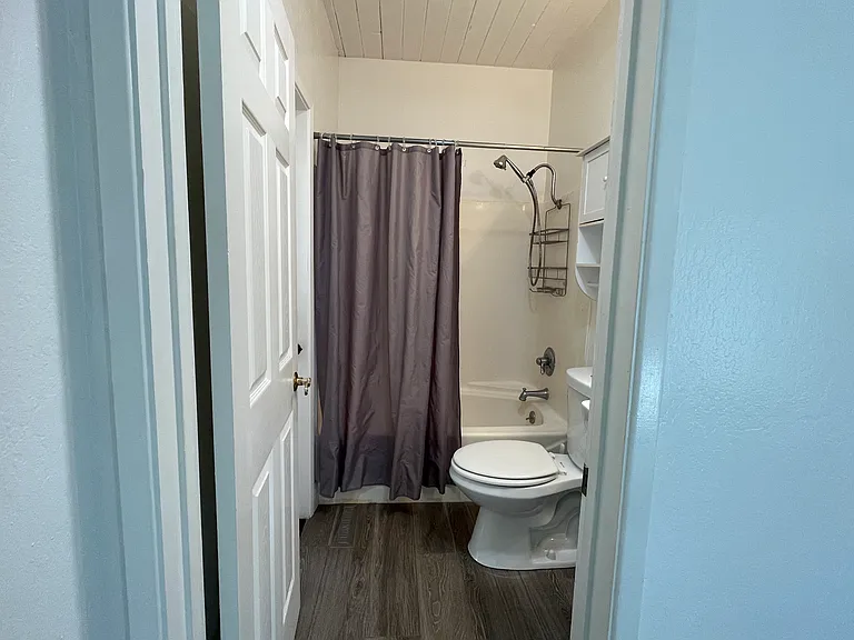 Burton Dr — Photo 15
