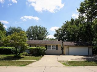 2303 E Country Squire Dr, Urbana, IL 61802