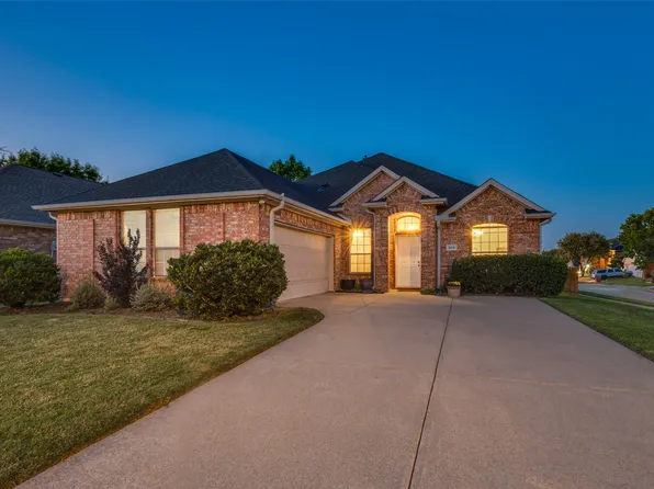 300 Wallford Ln, Lake Dallas, TX 75065