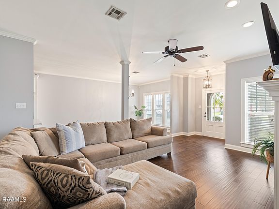 3rd image of 414 Lauren Dr