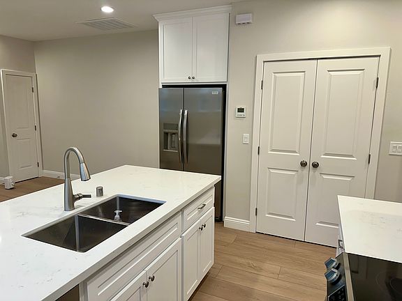 3rd image of 3009 Notre Dame Dr