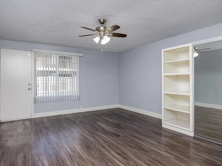633 East 1st Street — Photo 17