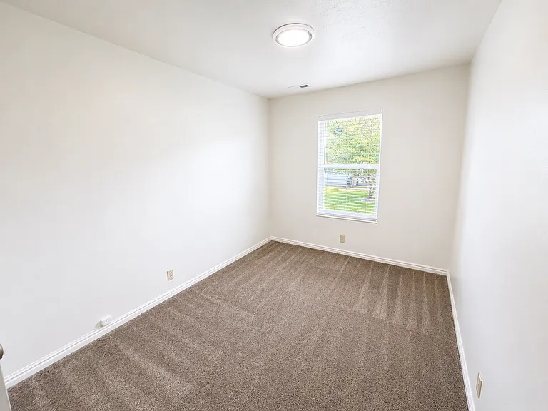 1564 E Hidden Valley Dr — Photo 35