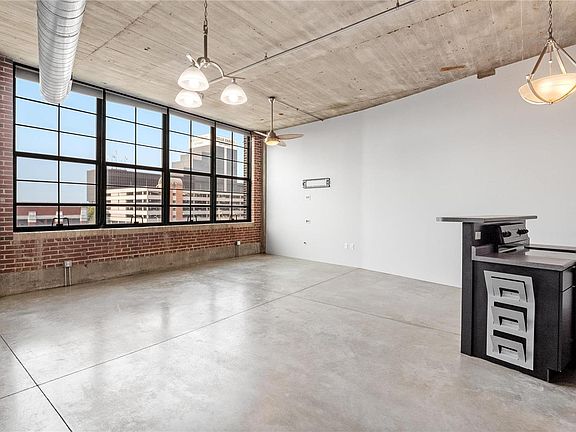 4th image of 410 N Jefferson Ave Unit 305