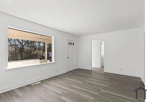 9040 Beverly Dr N — Photo 3