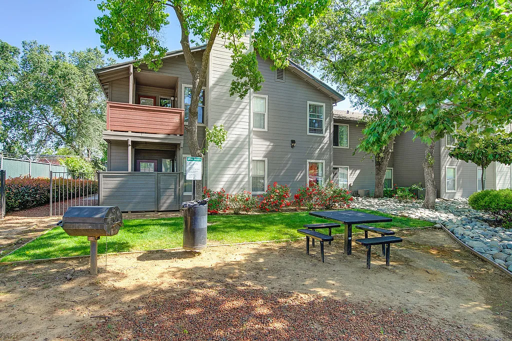Autumn Woods Apartment Homes — Photo 3