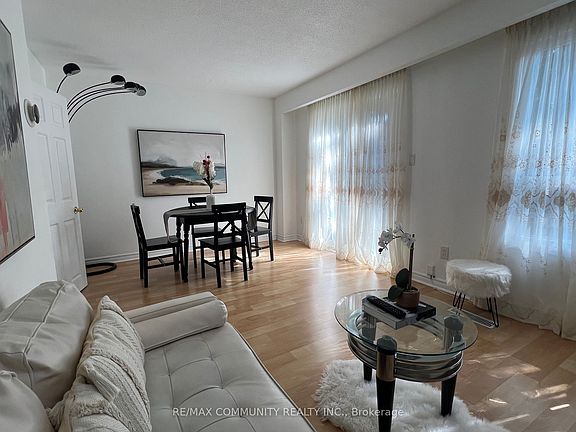3rd image of 284 Sprucewood Ct