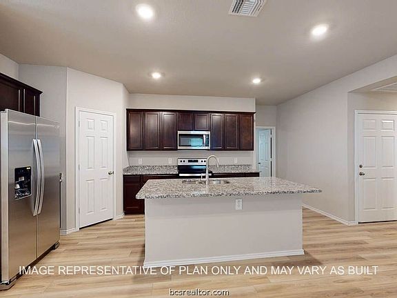 3rd image of 2206 Spyglass Dr