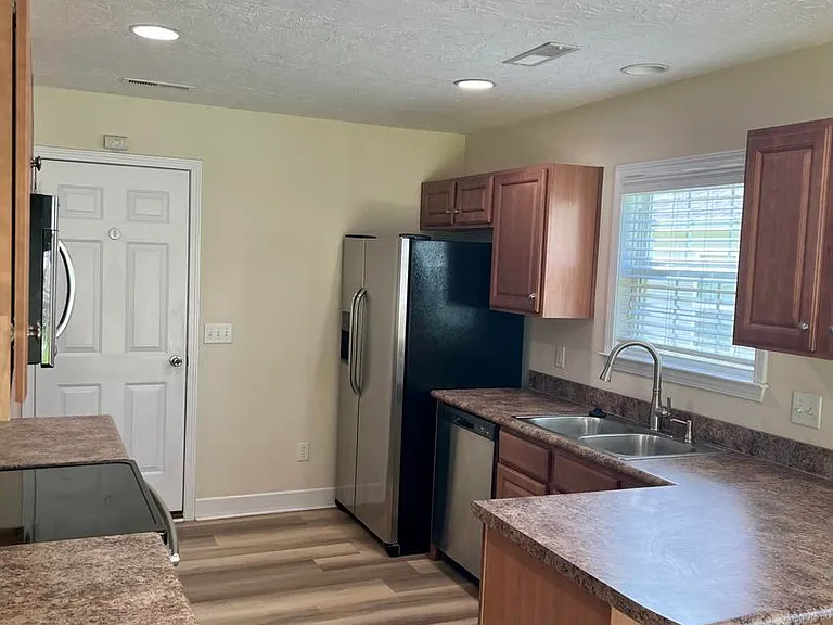 824 Rolling Pines Loop Rd — Photo 3
