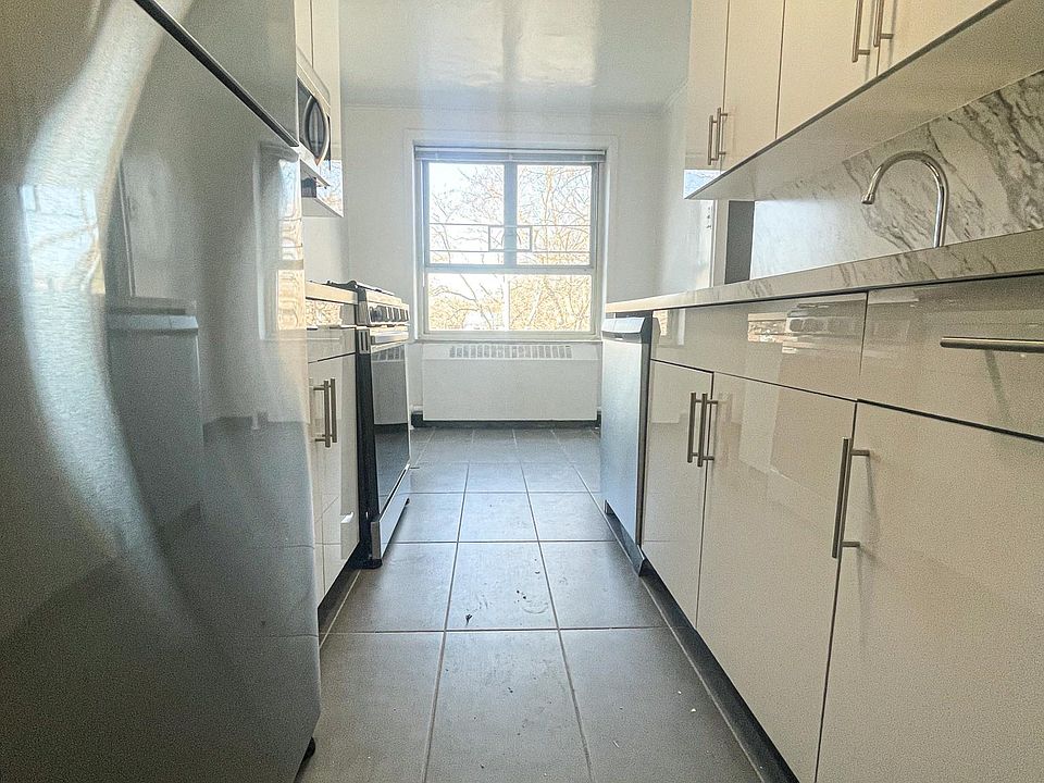 1st image of 192-10 69th Ave