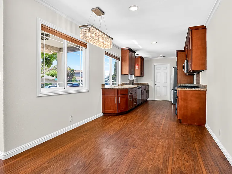 488 Jensen St — Photo 10