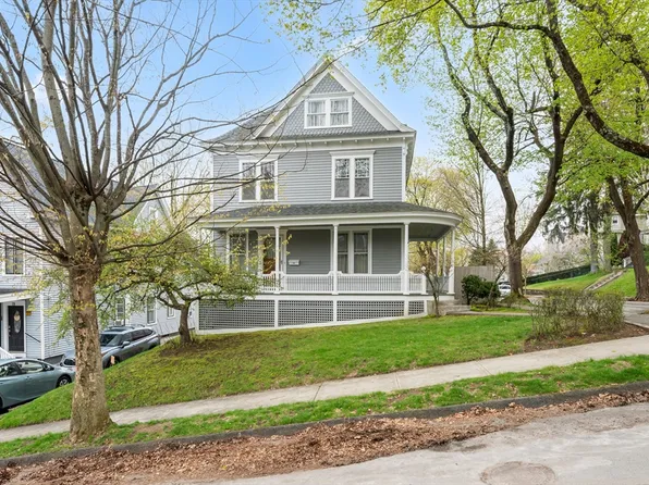 14 Circuit Ave E, Worcester, MA 01603