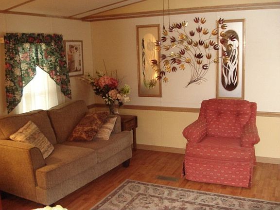 2nd image of 1005 Dogwood Cir