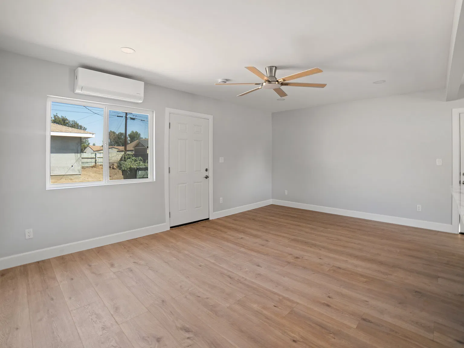 3 bed, 909 sqft, $2,750 — Photo 3
